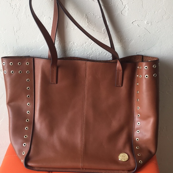Vince Camuto Handbags - Vince Camuto tan shoulder bag